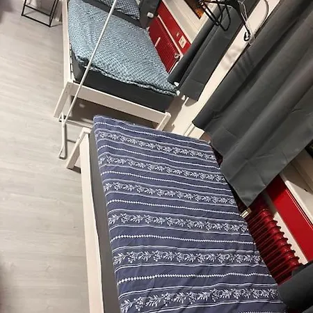 Lägenhet 2-zimmer Im Zentrum Mit Parkplatz, Kueche, Bad *