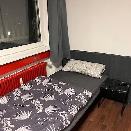 Lägenhet 2-zimmer Im Zentrum Mit Parkplatz, Kueche, Bad
