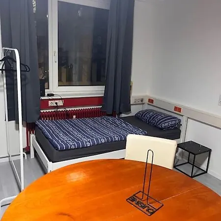 2-zimmer Im Zentrum Mit Parkplatz, Kueche, Bad Lägenhet